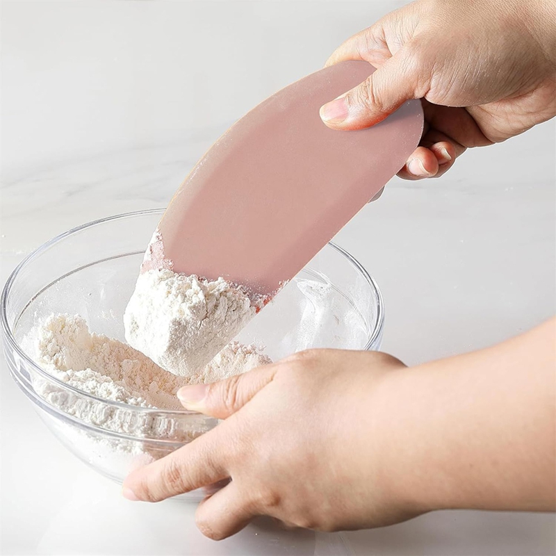 Силиконовый скребок для мисок  – обзор и цена Dough Scraper Curved